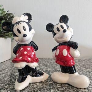 Disney Mickey &‎ Minnie Mouse Ceramic Salt and Pepper Shaker Set